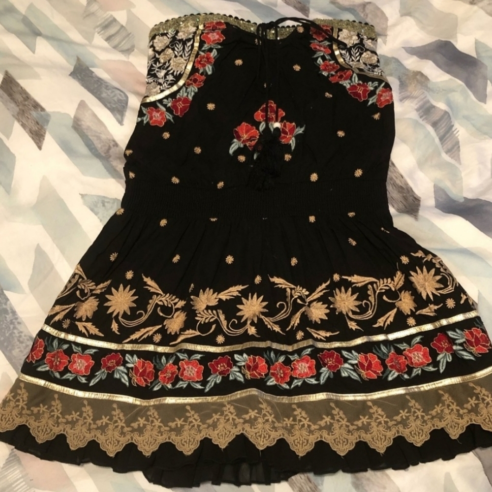 Venus embrodered mini dress strapless